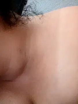 Snapshot of isaReyes chatting on October 2025 11:40:01 AM isaReyes online show from October 2025 11:40:01 AM