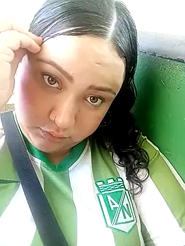 Snapshot of isaReyes chatting on October 2025 04:02:02 PM isaReyes online show from October 2025 04:02:02 PM