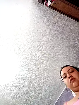 Snapshot of isaReyes chatting on October 2025 11:58:01 AM isaReyes online show from October 2025 11:58:01 AM