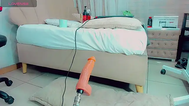 EmilyySaenz online show from March 2025 04:38:02 PM