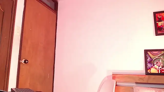 Snapshot of LittleButterfly19 chatting on December 2024 03:44:02 PM LittleButterfly19 online show from December 2024 03:44:02 PM