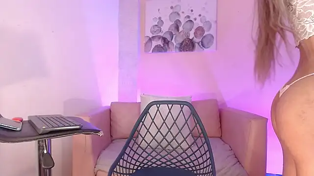 Snapshot of LittleButterfly19 chatting on January 2025 04:37:01 AM LittleButterfly19 online show from January 2025 04:37:01 AM