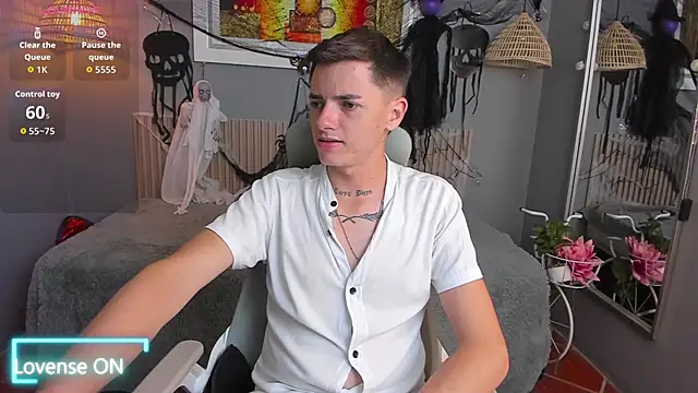 Snapshot of tossetrech chatting on October 2025 03:19:01 AM tossetrech online show from October 2025 03:19:01 AM