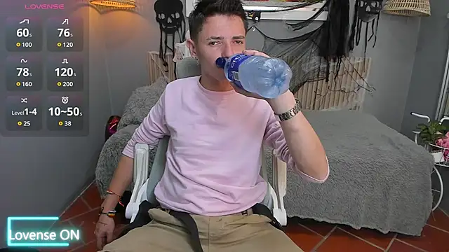 Snapshot of tossetrech chatting on October 2025 03:18:01 AM tossetrech online show from October 2025 03:18:01 AM