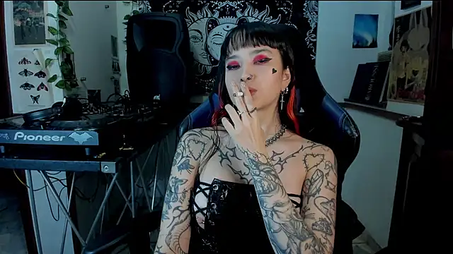 Snapshot of Demongirl6666 chatting on February 2025 04:31:01 AM Demongirl6666 online show from February 2025 04:31:01 AM
