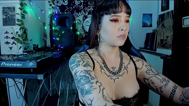 Snapshot of Demongirl6666 chatting on February 2025 01:00:01 AM Demongirl6666 online show from February 2025 01:00:01 AM