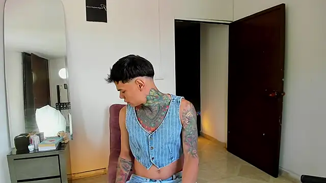 Jordyrodriiguez online show from October 2025 04:53:02 PM