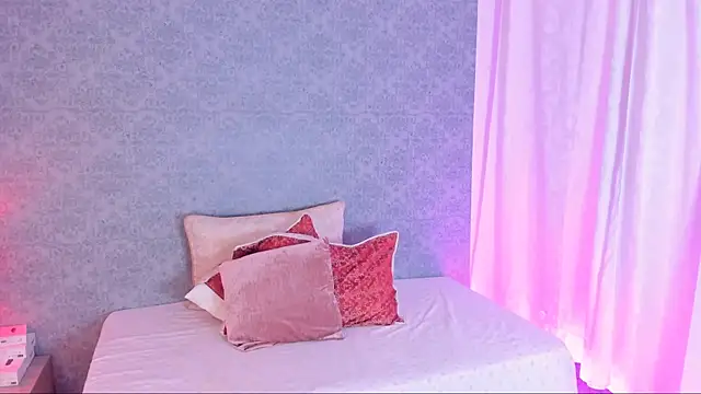 Snapshot of CatrinaRossi chatting on January 2025 08:06:02 PM CatrinaRossi online show from January 2025 08:06:02 PM