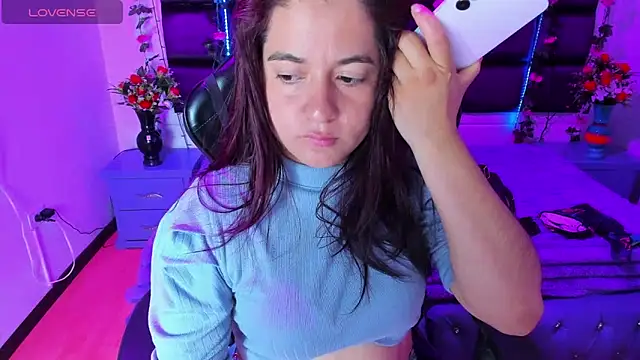 Snapshot of MariaClay chatting on February 2026 11:08:01 AM MariaClay online show from February 2026 11:08:01 AM