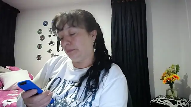 Snapshot of Sweeetness_Milf chatting on November 2025 01:49:02 AM Sweeetness Milf online show from November 2025 01:49:02 AM