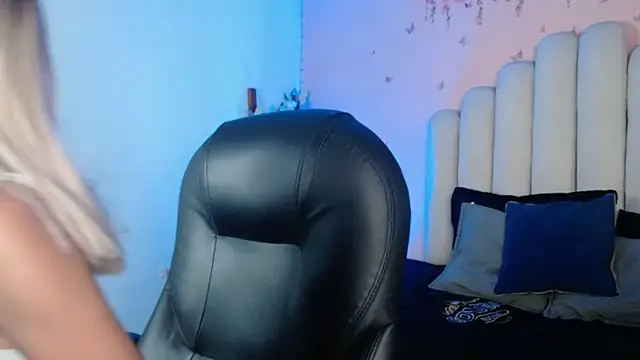 peyton golden1 online show from September 2025 03:34:01 AM