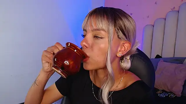 peyton golden1 online show from October 2025 03:35:01 AM