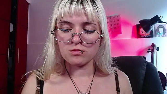 NEXT DOOR GIRL  online show from September 2025 09:49:02 PM