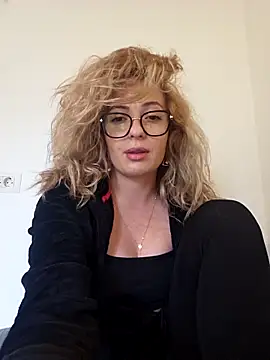 Selenna emma online show from September 2025 11:34:01 AM