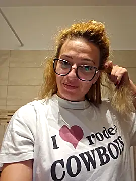 Selenna emma online show from October 2025 08:27:02 PM