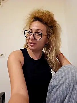 Selenna emma online show from October 2025 03:47:02 PM