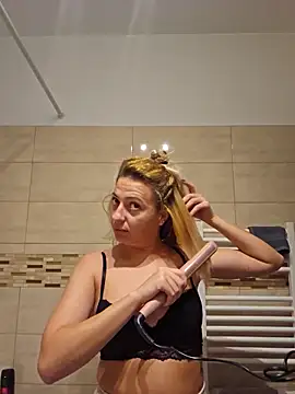 Selenna emma online show from October 2025 03:24:02 PM