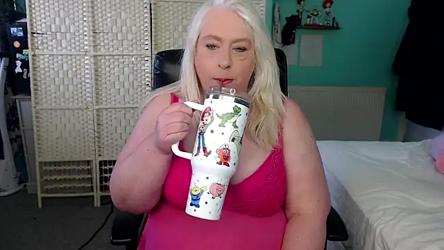 Snapshot of MatureVixen chatting on March 2025 12:09:02 PM MatureVixen online show from March 2025 12:09:02 PM