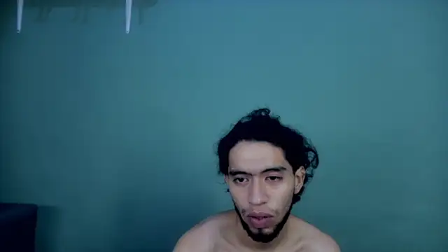 Snapshot of sweet_tippot chatting on December 2025 03:01:02 AM sweet tippot online show from December 2025 03:01:02 AM