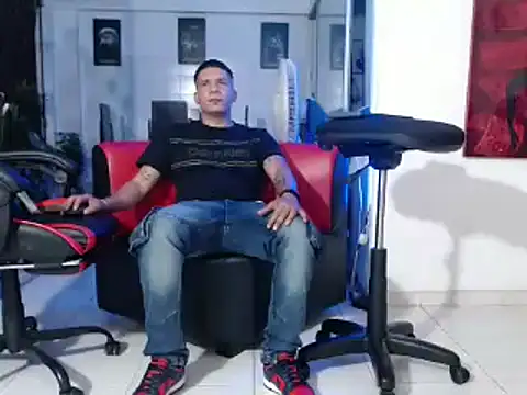 Snapshot of damiam_fiery chatting on December 2024 12:44:01 AM damiam fiery online show from December 2024 12:44:01 AM