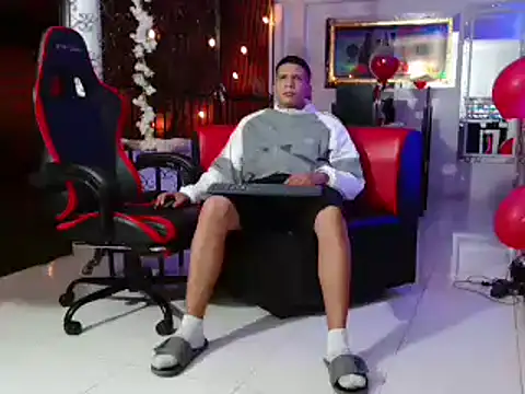 Snapshot of damiam_fiery chatting on March 2025 04:04:01 AM damiam fiery online show from March 2025 04:04:01 AM