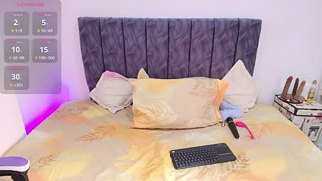 Snapshot of Sophiee_Velvet chatting on March 2026 06:49:01 PM Sophiee Velvet online show from March 2026 06:49:01 PM