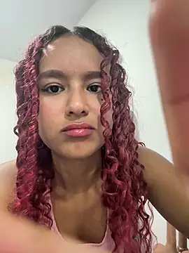 Snapshot of Sophiee_Velvet chatting on April 2026 01:06:02 AM Sophiee Velvet online show from April 2026 01:06:02 AM