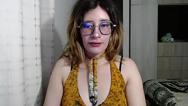 Snapshot of mariana124- chatting on December 2024 03:33:02 PM mariana124- online show from December 2024 03:33:02 PM