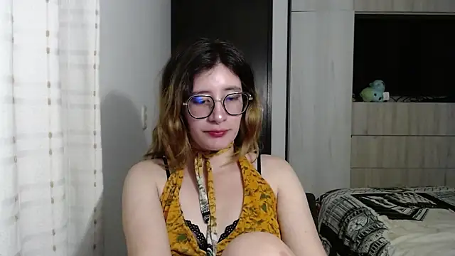 Snapshot of mariana124- chatting on December 2024 06:46:02 PM mariana124- online show from December 2024 06:46:02 PM