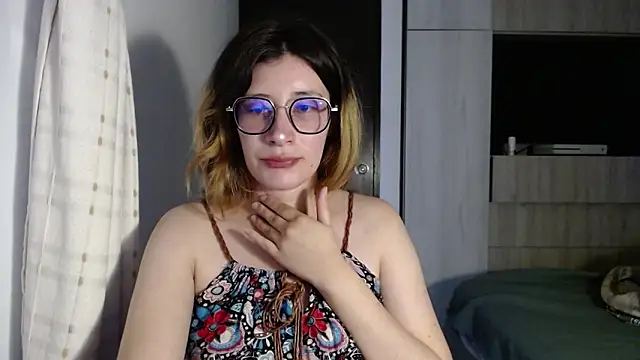Snapshot of mariana124- chatting on December 2024 02:38:02 PM mariana124- online show from December 2024 02:38:02 PM