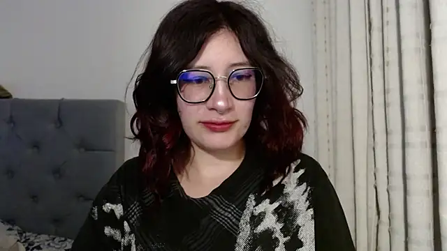Snapshot of mariana124- chatting on January 2025 03:15:02 AM mariana124- online show from January 2025 03:15:02 AM