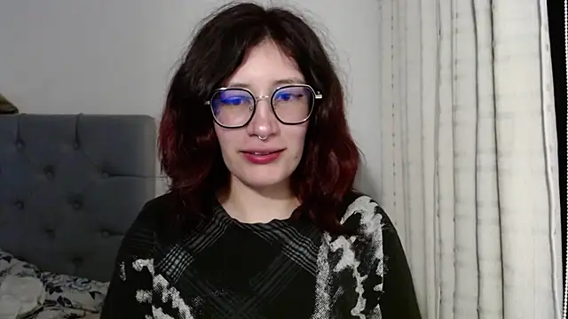 Snapshot of mariana124- chatting on January 2025 06:18:02 AM mariana124- online show from January 2025 06:18:02 AM