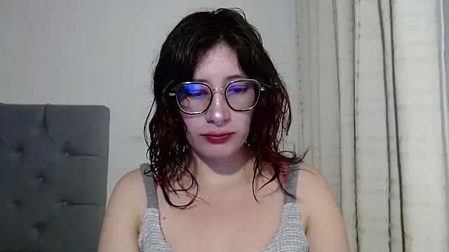 Snapshot of mariana124- chatting on January 2025 07:02:02 PM mariana124- online show from January 2025 07:02:02 PM