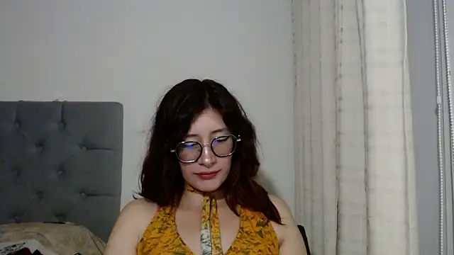 Snapshot of mariana124- chatting on January 2025 10:27:01 PM mariana124- online show from January 2025 10:27:01 PM