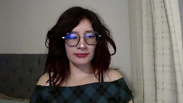 Snapshot of mariana124- chatting on January 2025 08:11:02 PM mariana124- online show from January 2025 08:11:02 PM