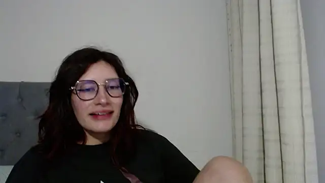 Snapshot of mariana124- chatting on January 2025 07:16:02 PM mariana124- online show from January 2025 07:16:02 PM