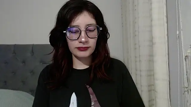 Snapshot of mariana124- chatting on January 2025 07:17:02 PM mariana124- online show from January 2025 07:17:02 PM