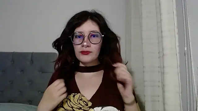 Snapshot of mariana124- chatting on February 2025 07:33:01 PM mariana124- online show from February 2025 07:33:01 PM