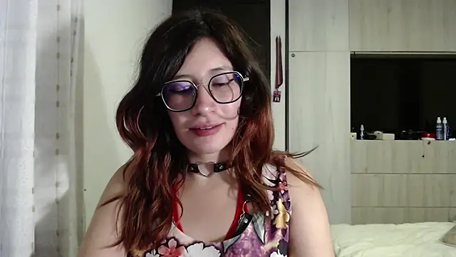 Snapshot of mariana124- chatting on March 2025 10:42:01 PM mariana124- online show from March 2025 10:42:01 PM