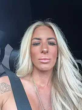 blondiluvsanal online show from July 2026 07:32:01 PM