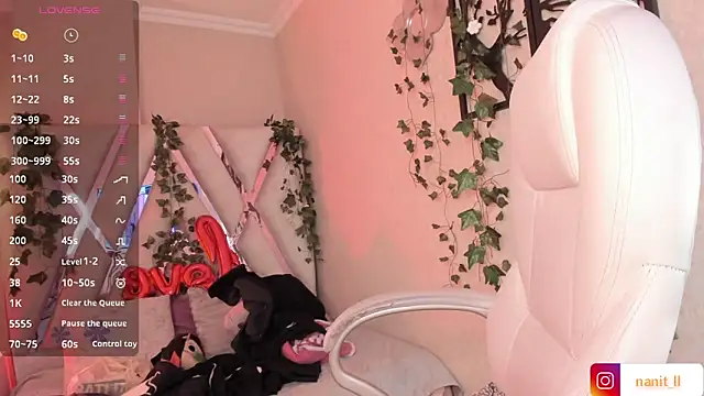 Punkys  online show from November 2025 09:00:02 PM