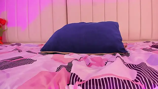 Snapshot of julieta_flower chatting on January 2025 07:18:02 PM julieta flower online show from January 2025 07:18:02 PM