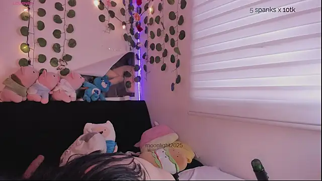 moonliiiight1 online show from December 2025 09:02:01 PM