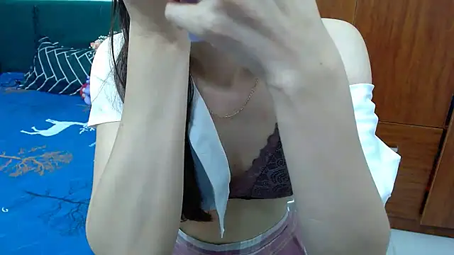 Snapshot of Cindy--Cici chatting on February 2025 04:15:01 AM Cindy--Cici online show from February 2025 04:15:01 AM