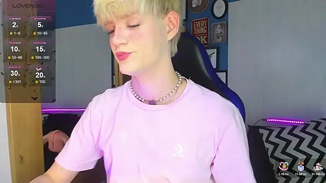 VladHellsing4 online show from November 2025 02:38:01 PM