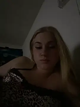 Prettypinkisland online show from June 2026 02:34:01 AM