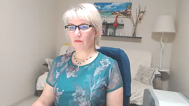 Snapshot of FleurMays chatting on December 2024 04:43:02 AM FleurMays online show from December 2024 04:43:02 AM