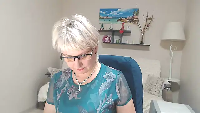 Snapshot of FleurMays chatting on December 2024 08:56:01 AM FleurMays online show from December 2024 08:56:01 AM
