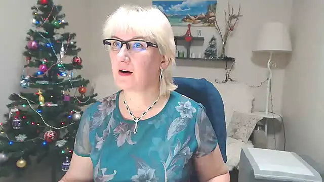 Snapshot of FleurMays chatting on December 2024 12:27:02 PM FleurMays online show from December 2024 12:27:02 PM
