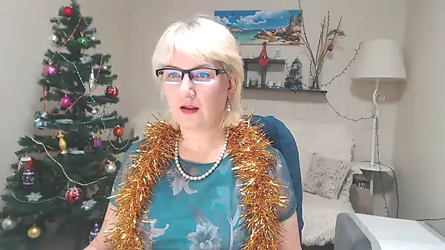 Snapshot of FleurMays chatting on December 2024 03:18:02 AM FleurMays online show from December 2024 03:18:02 AM